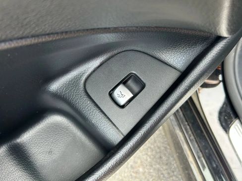 Used 2017 Mercedes-Benz E 300 image 27