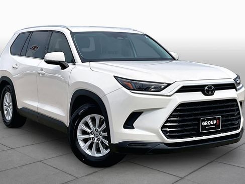 Used 2024 Toyota Grand Highlander FWD image 3