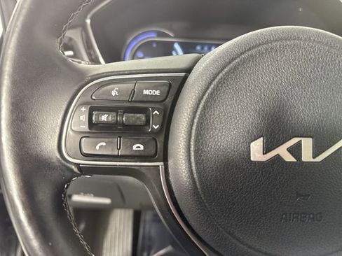 Used 2022 Kia Niro EX w/ Cold Weather Package FWD image 12