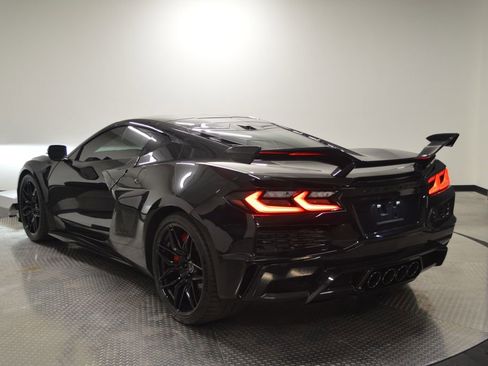 Used 2025 Chevrolet Corvette Z06 image 3