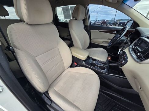 Used 2016 Kia Sorento LX w/ LX Convenience Package image 28