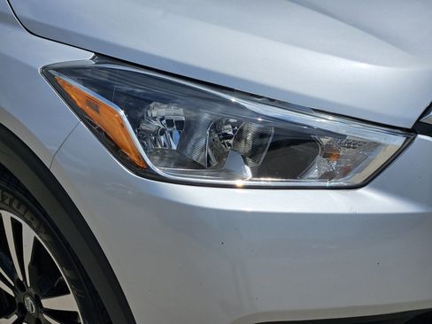 Used 2018 Nissan Kicks SV FWD image 24
