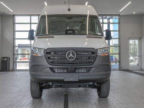 Used 2025 Mercedes-Benz Sprinter 2500 image 11