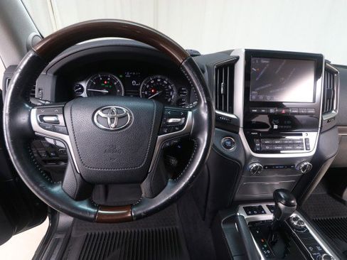 Used 2016 Toyota Land Cruiser AWD/4WD image 25