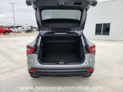 Used 2025 Chevrolet Trax RS image 29