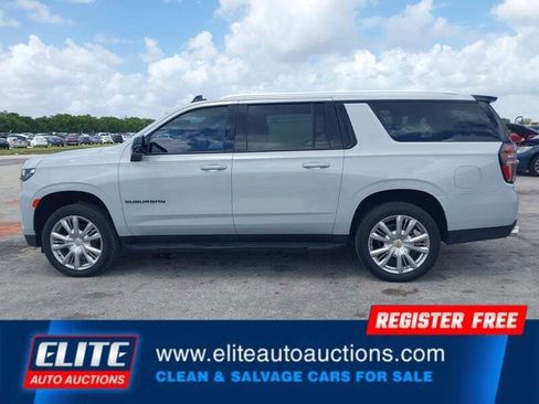 Used 2022 Chevrolet Suburban RST w/ Sport Performance Package AWD/4WD image 27