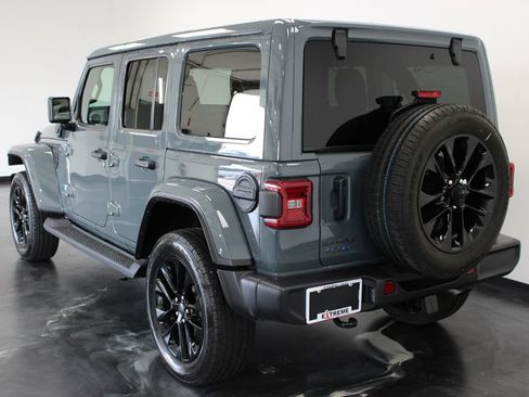 Used 2025 Jeep Wrangler Unlimited Sahara AWD/4WD image 25