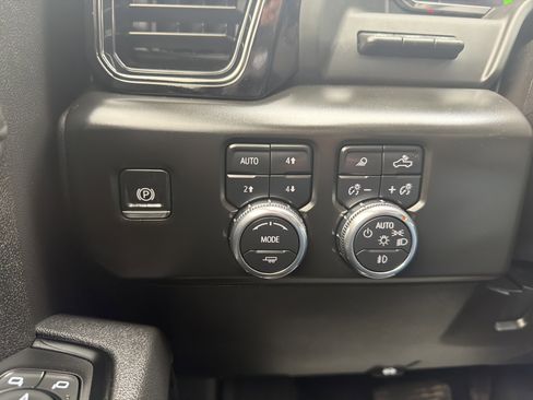 Used 2025 GMC Sierra 2500 AT4 w/ AT4 Premium Plus Package image 31