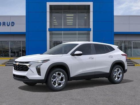 New 2026 Chevrolet Trax LS w/ LS Convenience Package FWD image 2