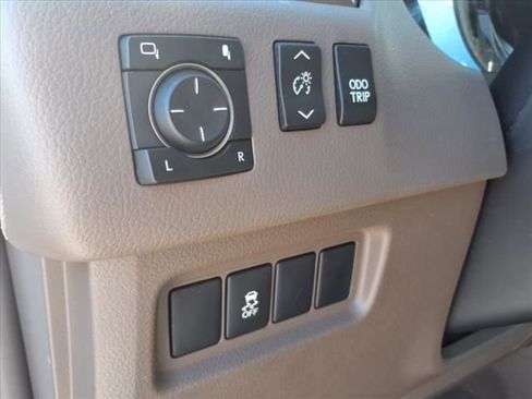 Used 2017 Lexus GX 460 w/ Navigation Package image 12