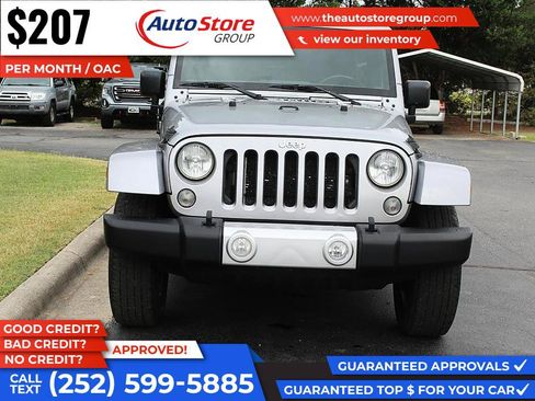 Used 2015 Jeep Wrangler Unlimited Sahara w/ Connectivity Group AWD/4WD image 3