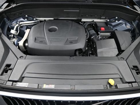 Certified 2022 Volvo XC90 T6 Momentum image 13
