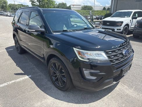 Used 2017 Ford Explorer XLT w/ XLT Appearance Package AWD/4WD image 1