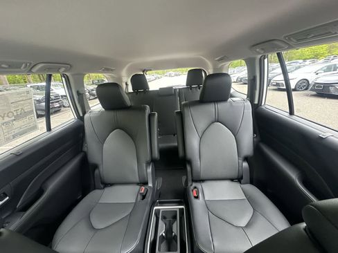 New 2026 Toyota Grand Highlander AWD image 38