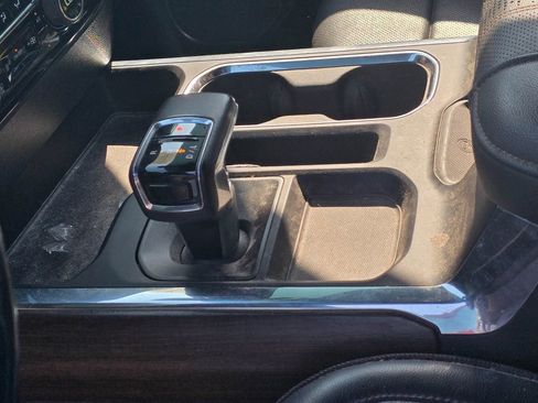 Used 2022 Chevrolet Silverado 1500 High Country w/ Technology Package AWD/4WD image 14