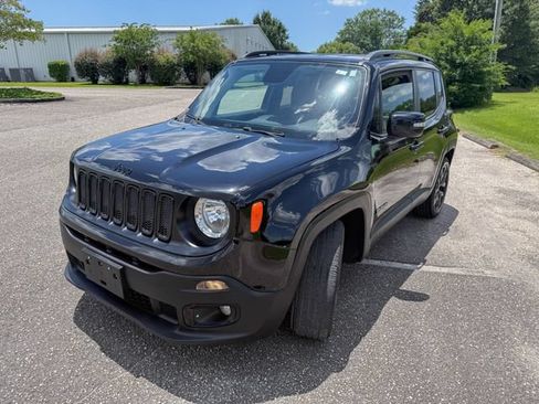Used 2018 Jeep Renegade Altitude FWD image 9