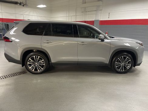 Used 2026 Toyota Grand Highlander AWD Hybrid image 11