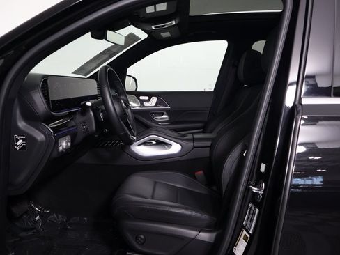 Used 2025 Mercedes-Benz GLS 450 4MATIC image 10
