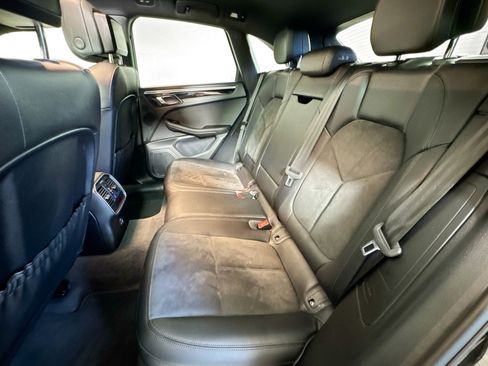 Used 2018 Porsche Macan Sport Edition image 22