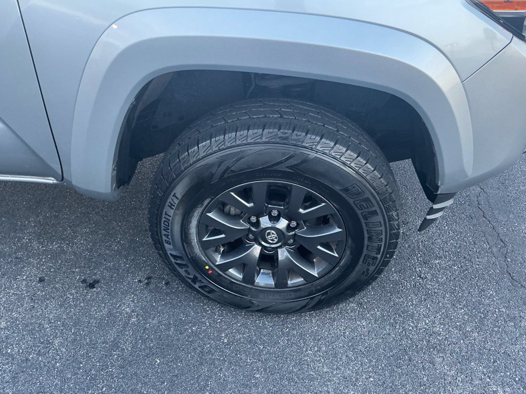 Certified 2023 Toyota Tacoma SR5 AWD/4WD image 5