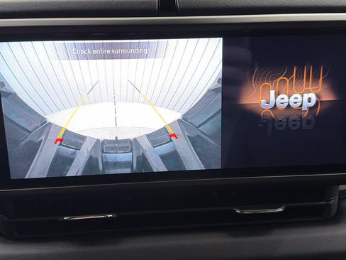 Used 2025 Jeep Wrangler Unlimited Sahara w/ Safety Group AWD/4WD image 22
