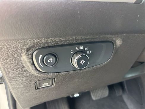 Used 2024 GMC Terrain SLE FWD image 16