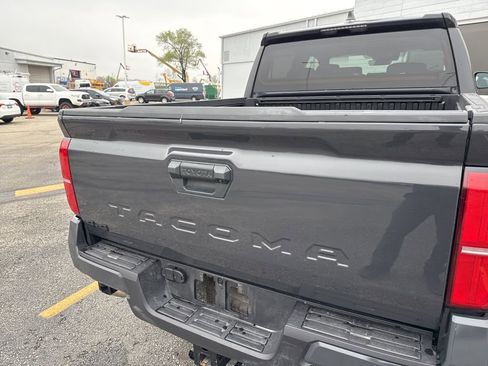 Used 2025 Toyota Tacoma TRD Off-Road image 6