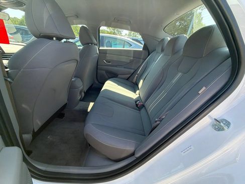 Certified 2025 Hyundai Elantra Hybrid FWD image 13