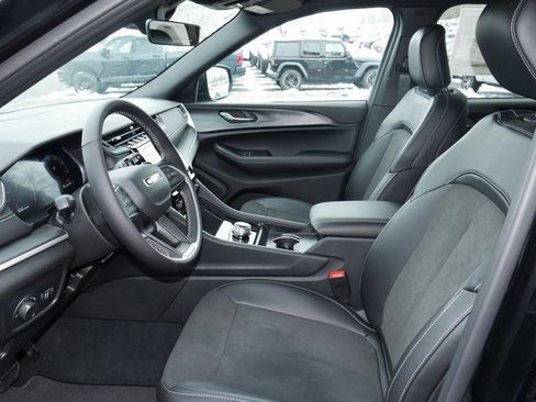 New 2025 Jeep Grand Cherokee L Altitude image 2