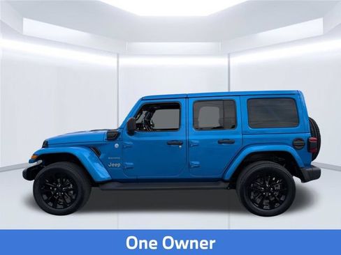 Used 2022 Jeep Wrangler Unlimited Sahara w/ Safety Group AWD/4WD image 2