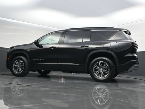 Used 2025 Chevrolet Traverse LT FWD image 42
