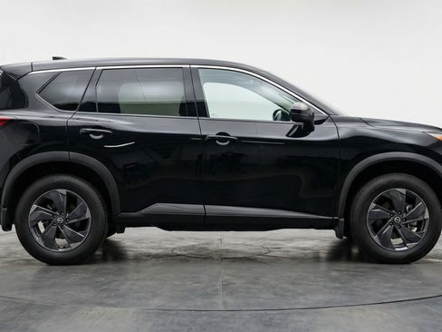 Used 2025 Nissan Rogue SV image 11