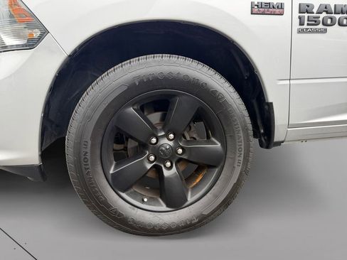 Certified 2019 RAM 1500 Express w/ Express Value Package AWD/4WD image 9