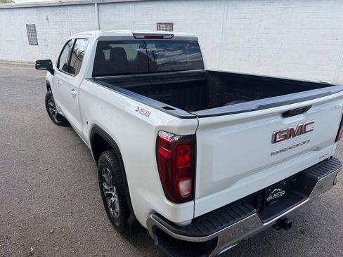 Used 2023 GMC Sierra 1500 SLE AWD/4WD image 9