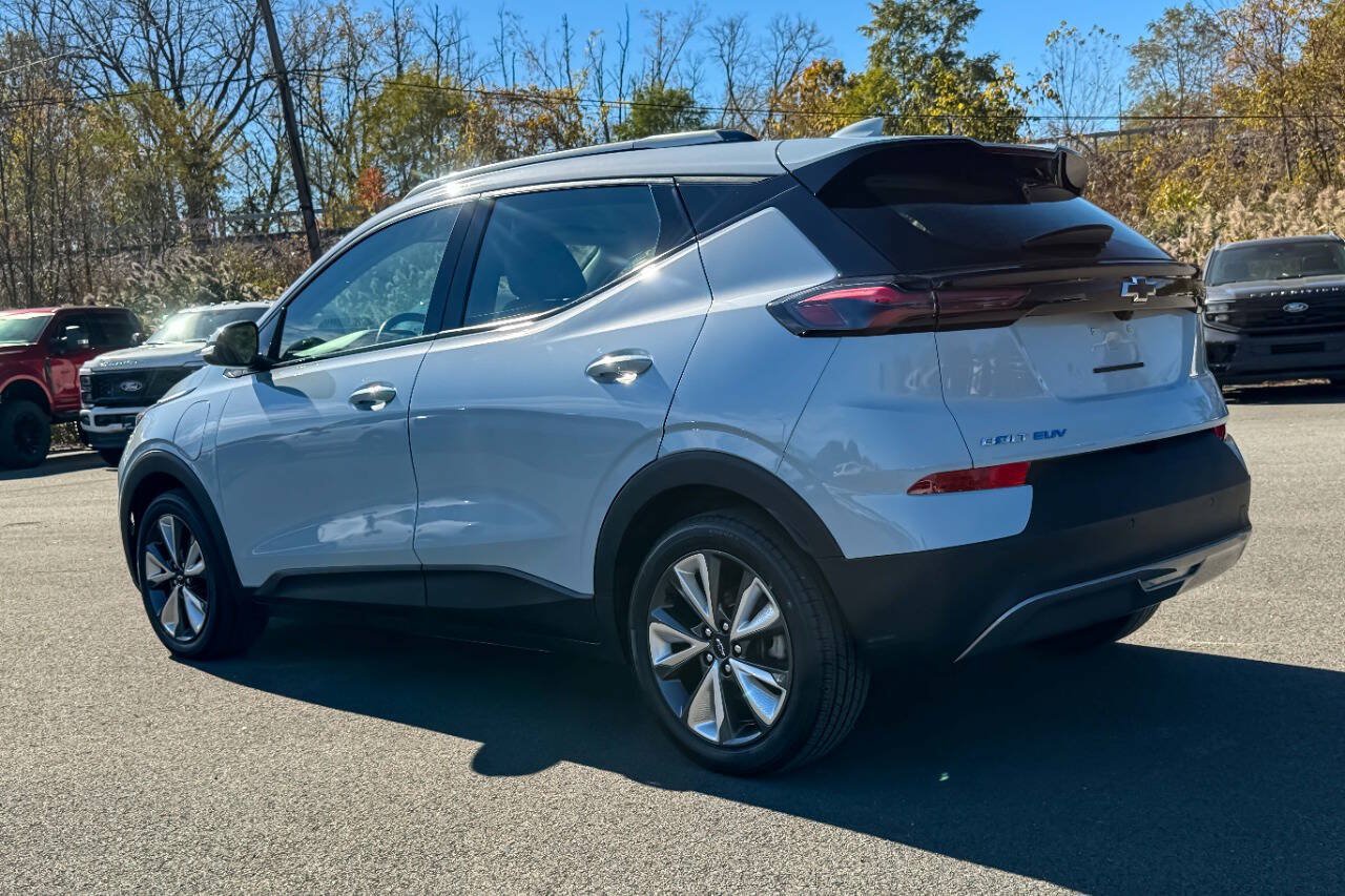 Used 2022 Chevrolet Bolt EUV LT w/ Convenience Package FWD image 5