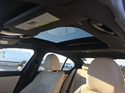 Used 2025 BMW 330i xDrive Sedan w/ Premium Package image 11