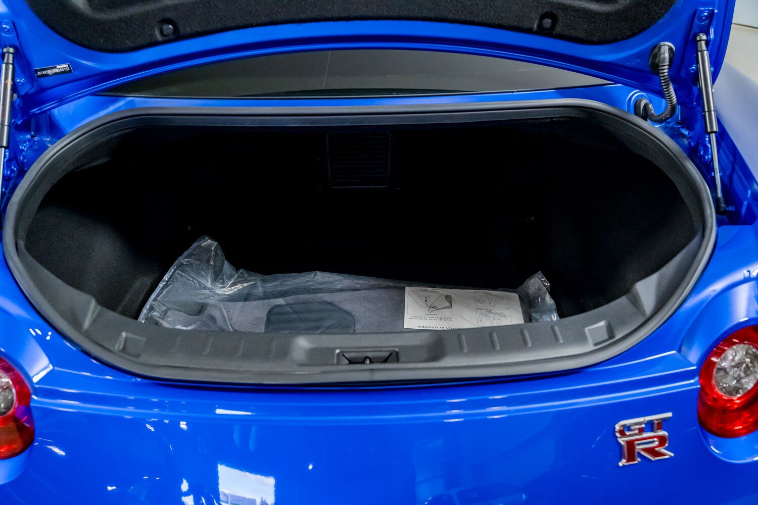 Used 2024 Nissan GT-R w/ Floor Mat Package AWD/4WD image 42