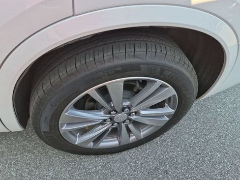 Certified 2025 Cadillac XT6 Premium Luxury w/ LPO, Floor Liner Package AWD/4WD image 5