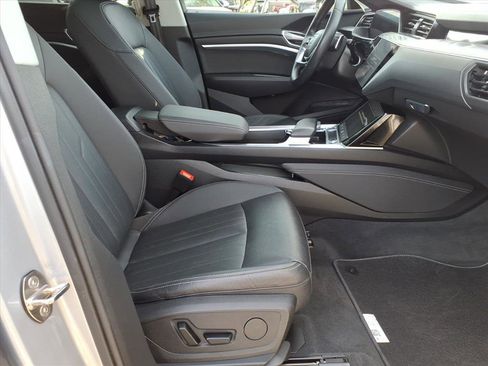 Used 2022 Audi e-tron Premium w/ Convenience Plus Package image 11