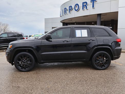 Used 2019 Jeep Grand Cherokee Altitude image 2