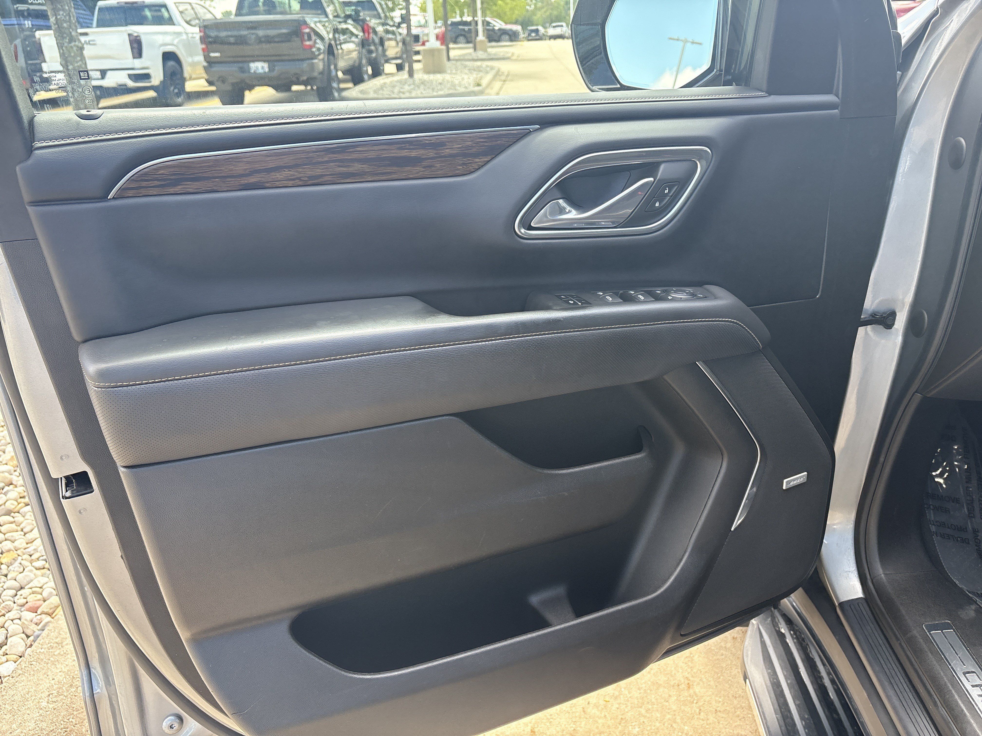 Used 2023 Chevrolet Tahoe Premier AWD/4WD image 16