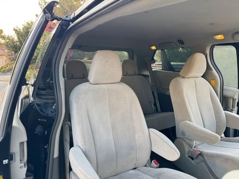 Used 2014 Toyota Sienna LE AWD/4WD image 8