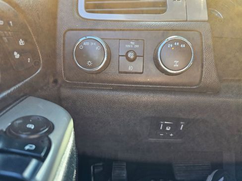 Used 2014 Chevrolet Silverado 2500 LTZ image 30