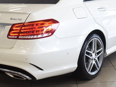 Used 2014 Mercedes-Benz E 550 4MATIC Sedan image 18