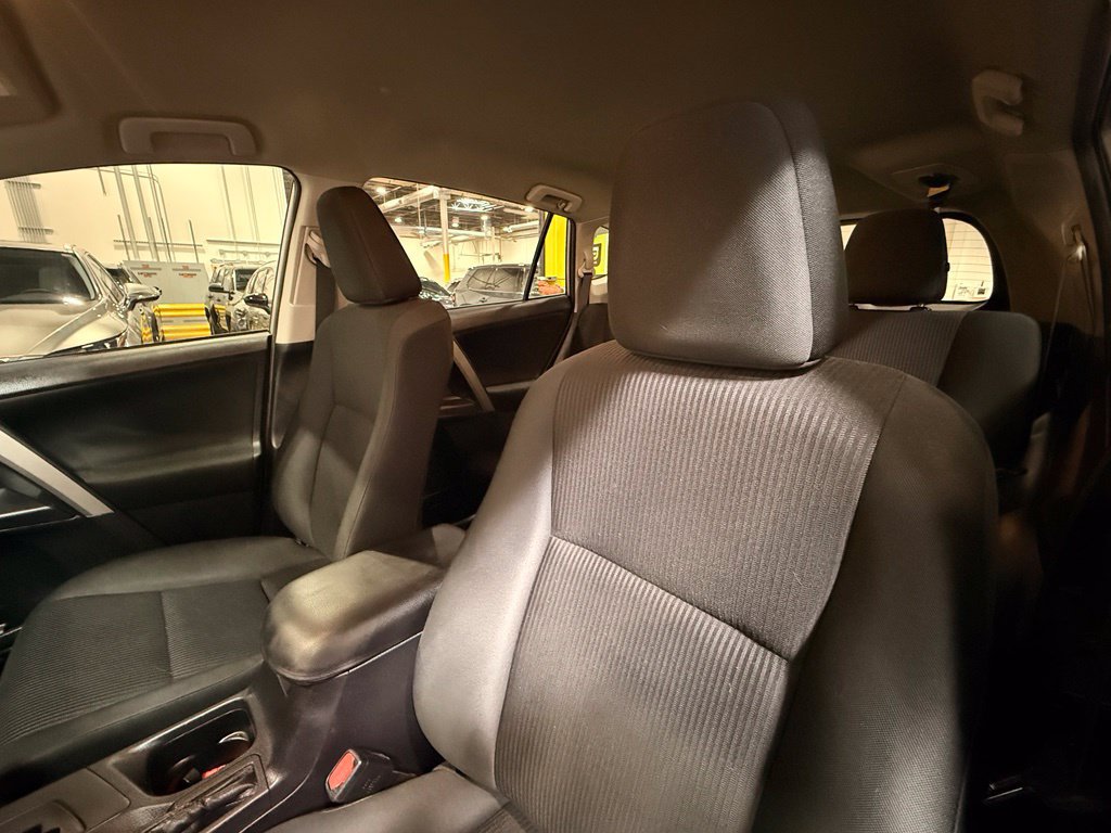 Used 2016 Toyota RAV4 LE FWD image 17