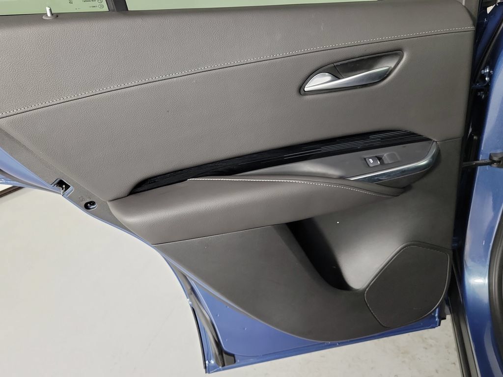 Certified 2024 Cadillac XT4 Luxury w/ Cold Weather Package FWD image 14