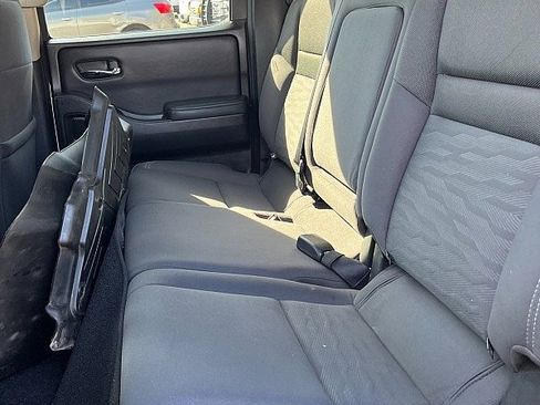 Used 2023 Nissan Frontier SV w/ SV Convenience Package image 15