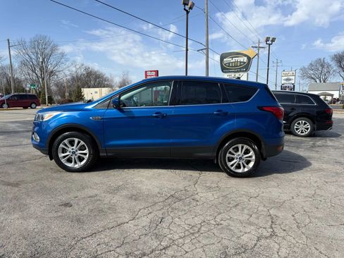 Used 2019 Ford Escape SE image 2