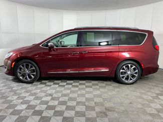 Used 2017 Chrysler Pacifica Limited video 2