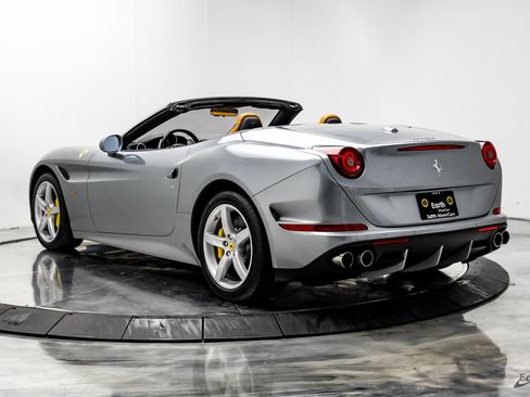 Used 2016 Ferrari California T image 9